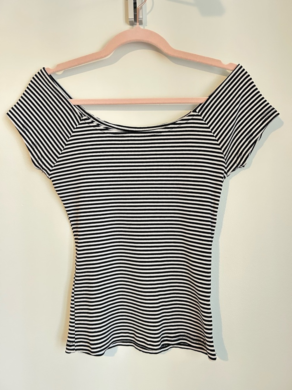 🔥2/20$🔥 O'Neill Black and White Striped Scoop Neck Tee, Size Small